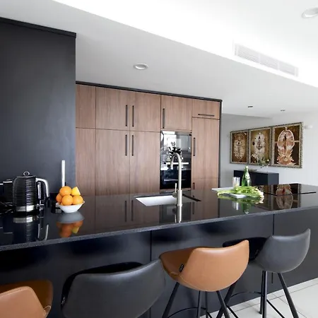 Luxurious 3 Bedroom With Breathtaking Views - Mmai1-1 *