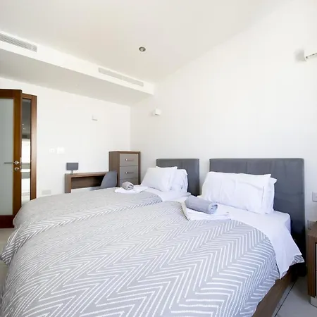 Luxurious 3 Bedroom With Breathtaking Views - Mmai1-1