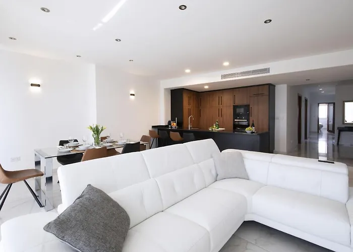 Luxurious 3 Bedroom With Breathtaking Views - Mmai1-1