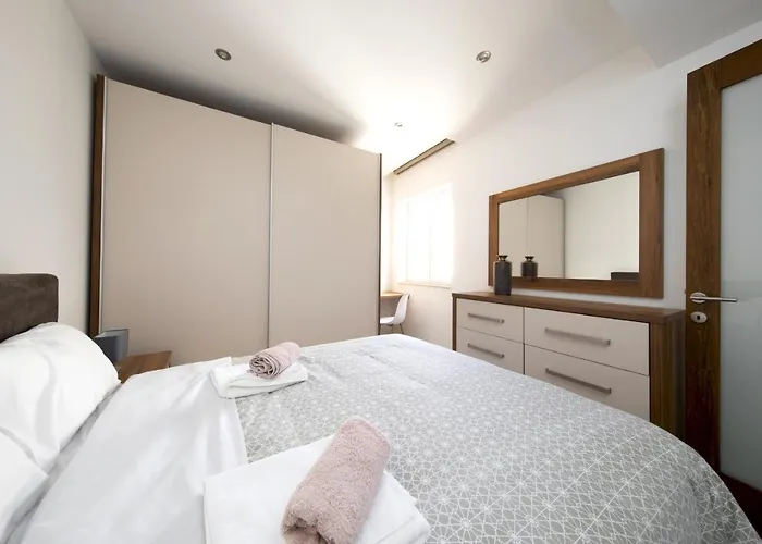 Luxurious 3 Bedroom With Breathtaking Views - Mmai1-1 *