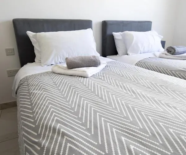 Luxurious 3 Bedroom With Breathtaking Views - Mmai1-1