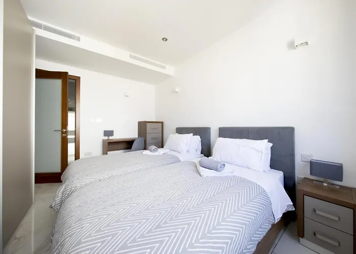 Luxurious 3 Bedroom With Breathtaking Views - Mmai1-1