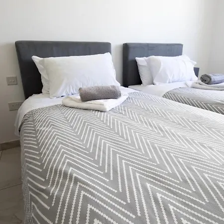 Luxurious 3 Bedroom With Breathtaking Views - Mmai1-1